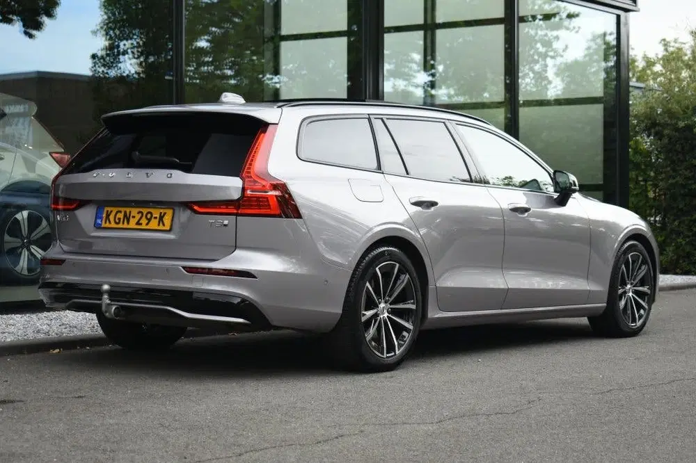 Volvo V60 T8 455Pk AWD Plus Dark uit 2026, foto 2