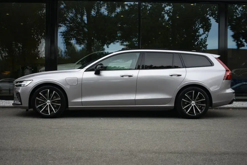 Volvo V60 T8 455Pk AWD Plus Dark uit 2026, foto 3