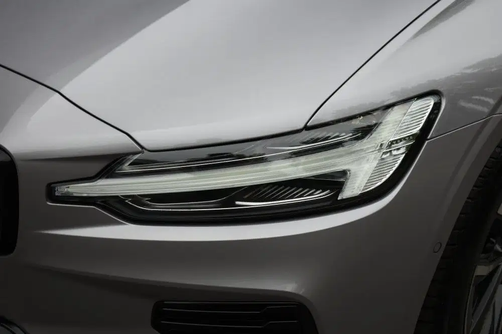 Volvo V60 T8 455Pk AWD Plus Dark uit 2026, foto 9