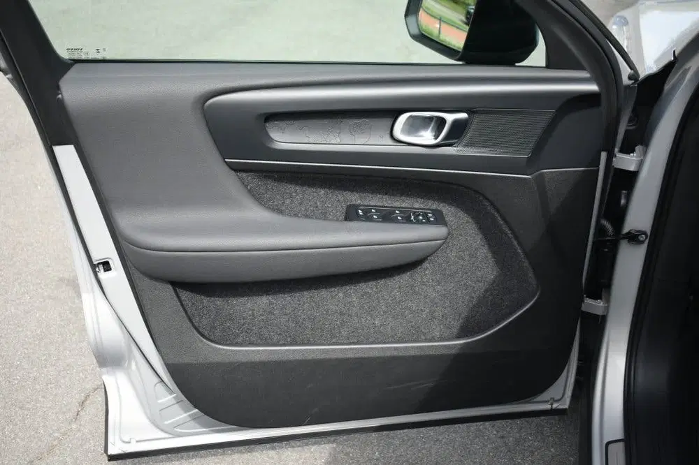Volvo EX40 Extended Range Plus 252Pk uit 2025, foto 16