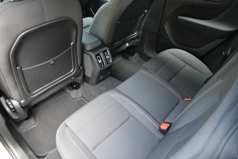 Volvo EX40 Extended Range Plus 252Pk uit 2025, foto 17