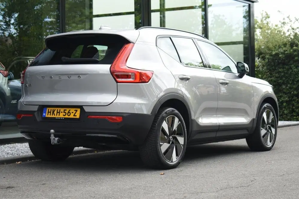 Volvo EX40 Extended Range Plus 252Pk uit 2025, foto 2