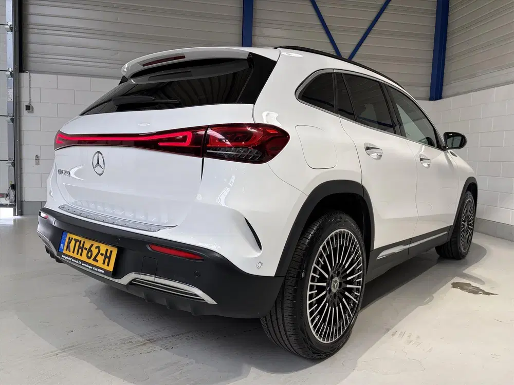 Mercedes-Benz EQA 250 190pk Edition 1 AMG-Line uit 2021, foto 2