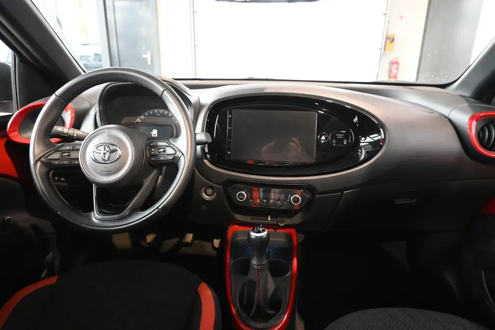 Toyota Aygo X 1.0 VVT-i MT Play Clima Carplay Panoramada uit 2022, foto 2