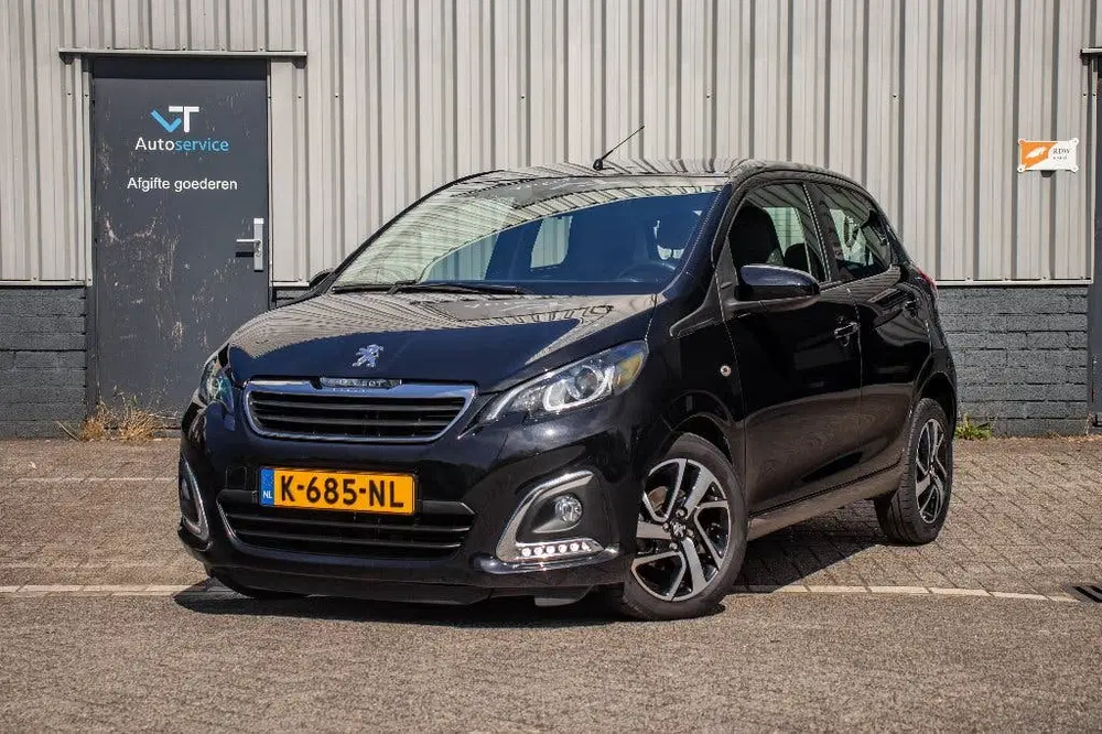 Peugeot 108 1.0 E-vti 72pk 5D 2021 Zwart uit 2021