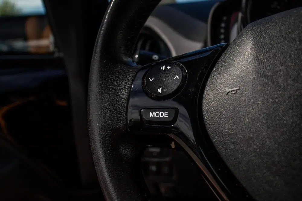 Peugeot 108 1.0 E-vti 72pk 5D 2021 Zwart uit 2021, foto 14