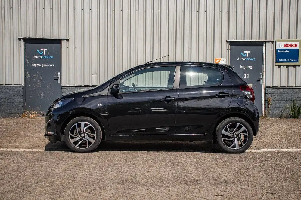 Peugeot 108 1.0 E-vti 72pk 5D 2021 Zwart uit 2021, foto 3
