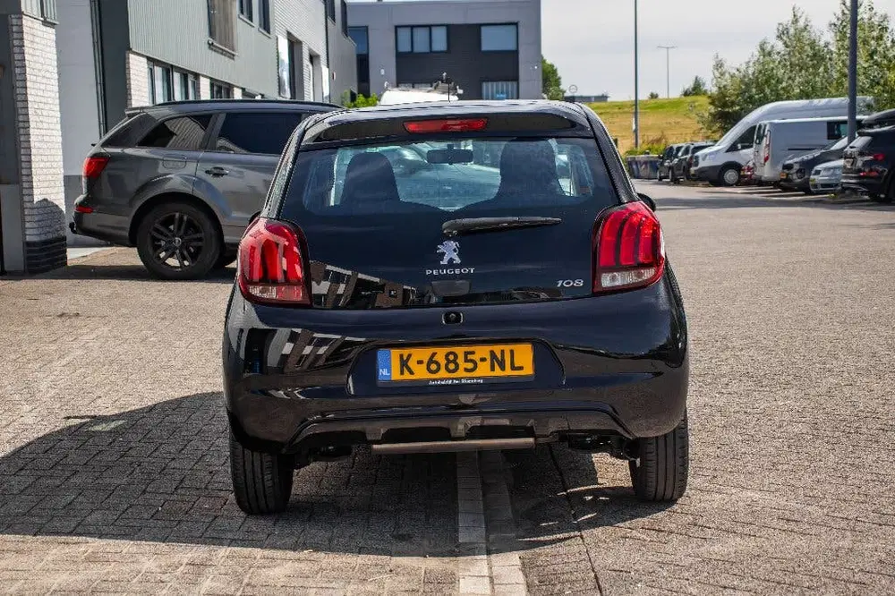 Peugeot 108 1.0 E-vti 72pk 5D 2021 Zwart uit 2021, foto 5