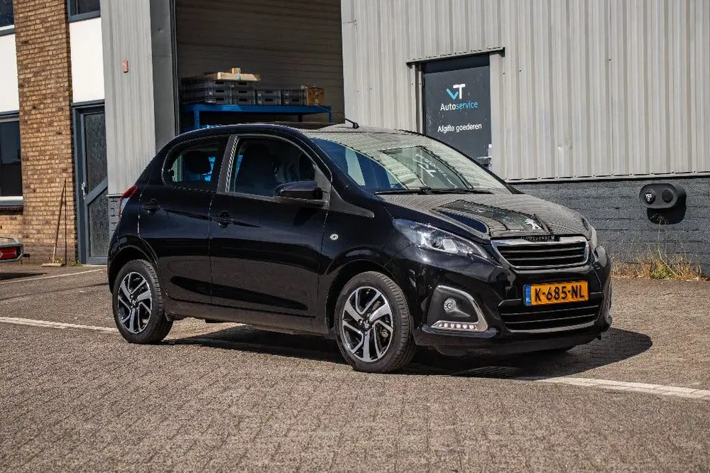 Peugeot 108 1.0 E-vti 72pk 5D 2021 Zwart uit 2021, foto 7