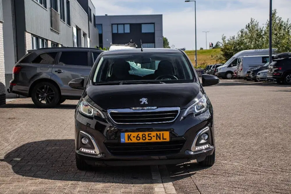 Peugeot 108 1.0 E-vti 72pk 5D 2021 Zwart uit 2021, foto 8