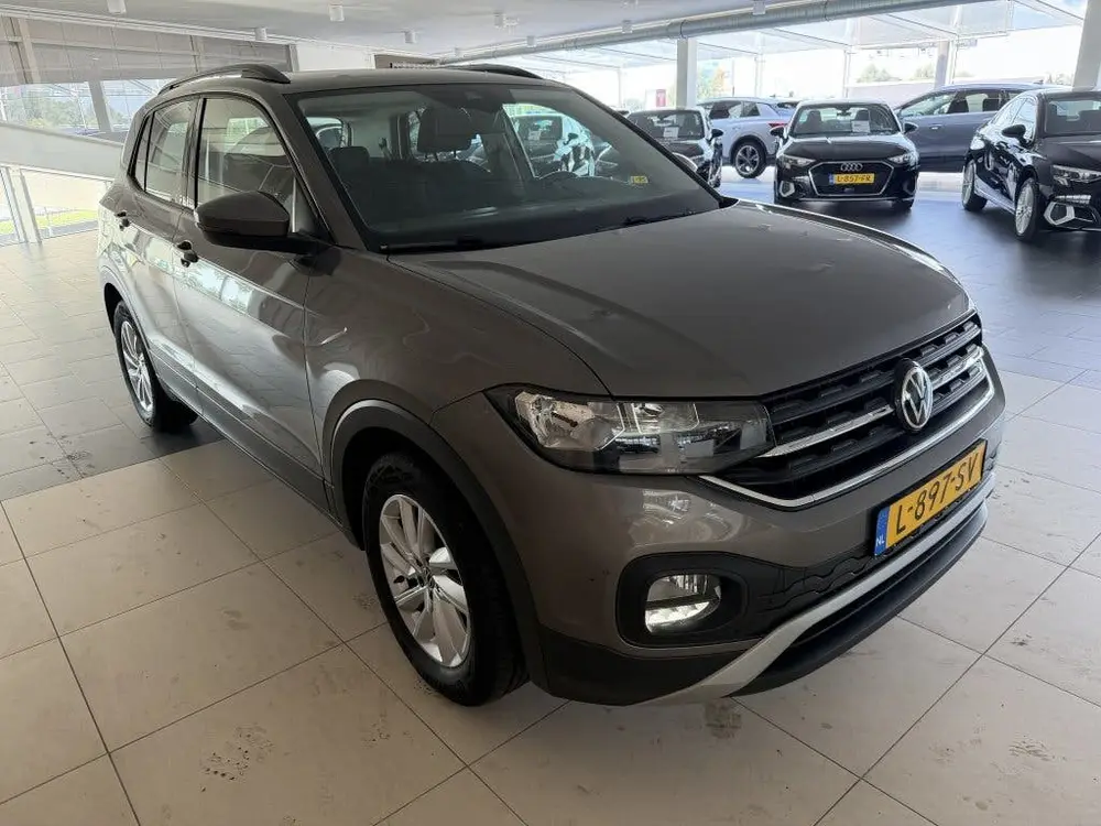 Volkswagen T-Cross 1.0 TSI Life (bj 2021) uit 2021, foto 2