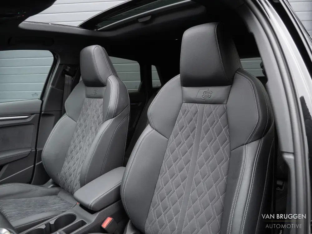 Audi A3 45 TFSI e S-Line Pano RS-Stoelen Sfeer BTW uit 2023, foto 2