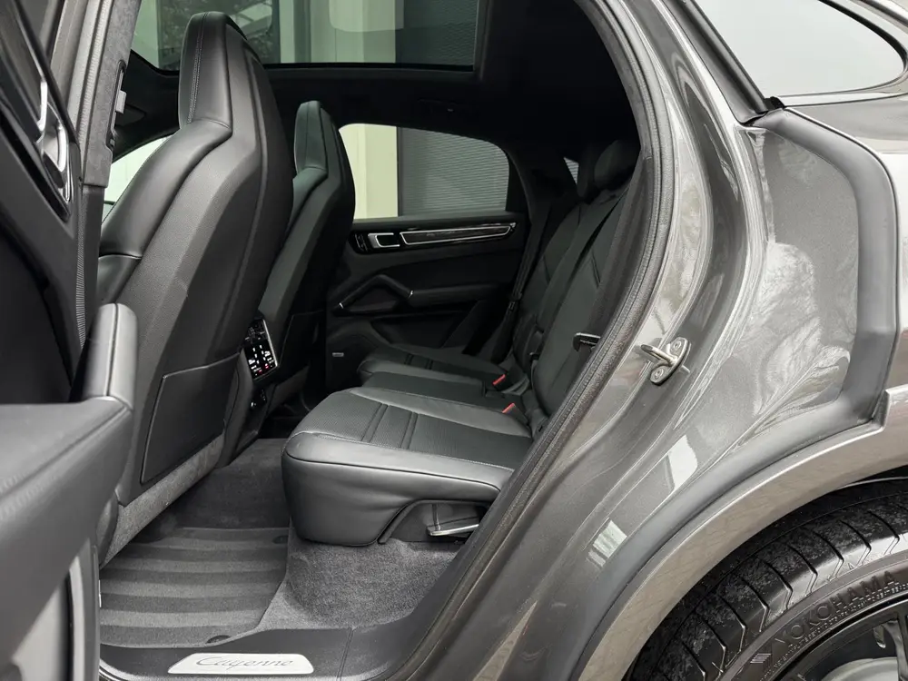 Porsche Cayenne Cayenne Coupé 3.0 E-Hybrid NAP Pano/Luchtvering/360 uit 2020, foto 8