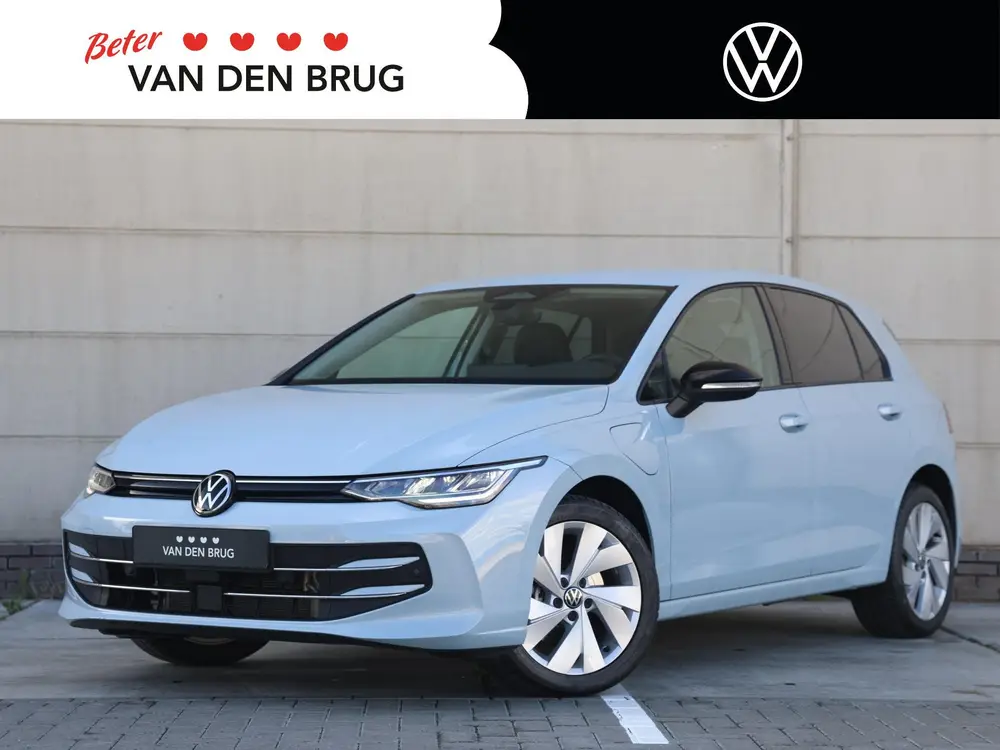 Volkswagen Golf 1.5 eHybrid Life Edition 204pk DSG | Navigat uit 2025