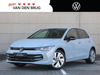 Volkswagen Golf 1.5 eHybrid Life Edition 204pk DSG | Navigat uit 2025