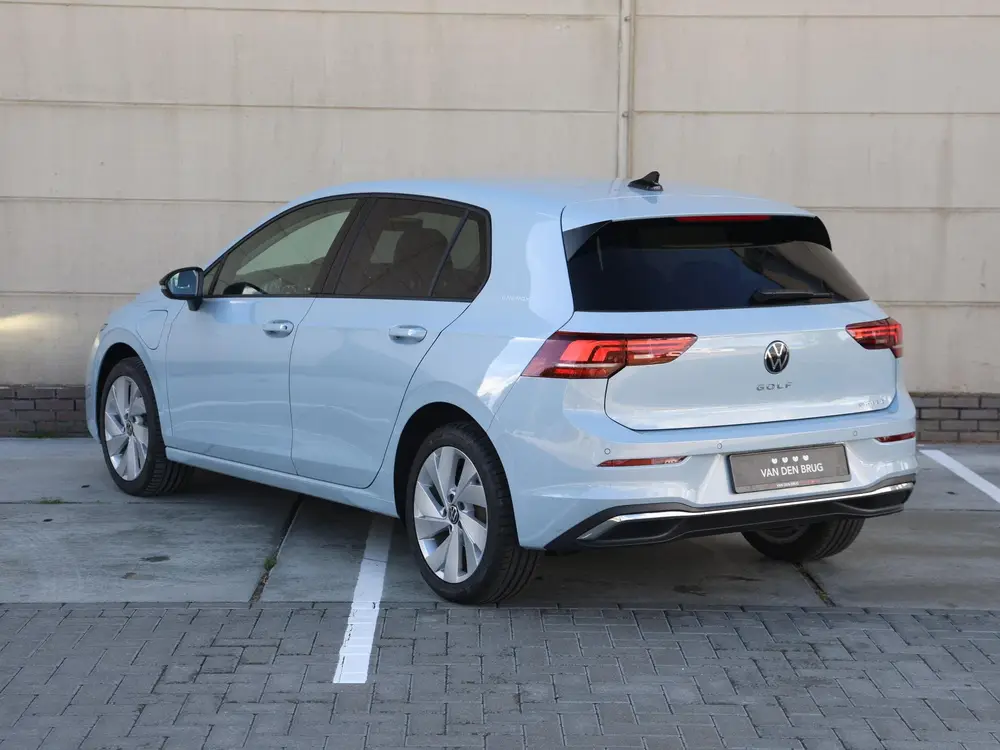 Volkswagen Golf 1.5 eHybrid Life Edition 204pk DSG | Navigat uit 2025, foto 12