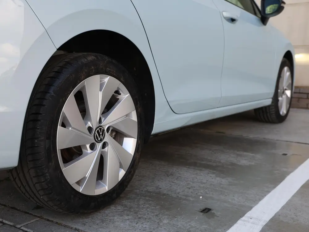 Volkswagen Golf 1.5 eHybrid Life Edition 204pk DSG | Navigat uit 2025, foto 17