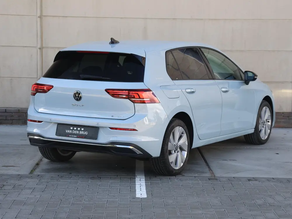 Volkswagen Golf 1.5 eHybrid Life Edition 204pk DSG | Navigat uit 2025, foto 5