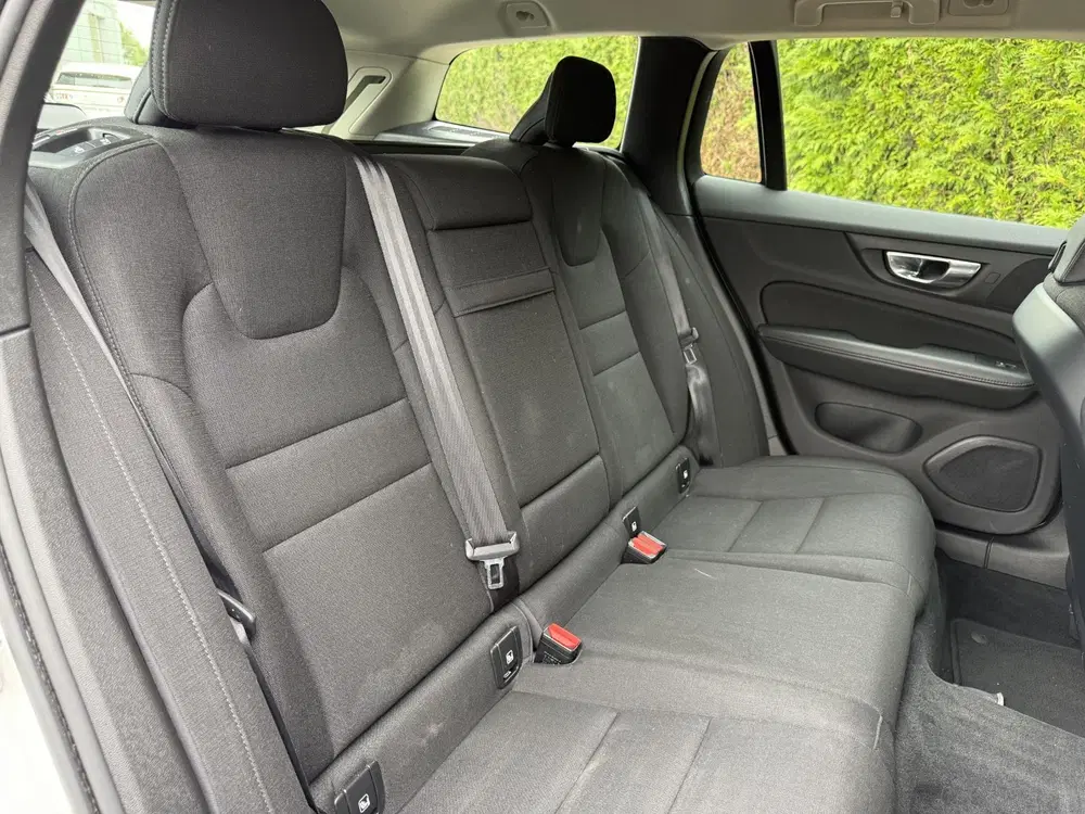 Volvo V60 B3 Momentum Advantage uit 2021, foto 9