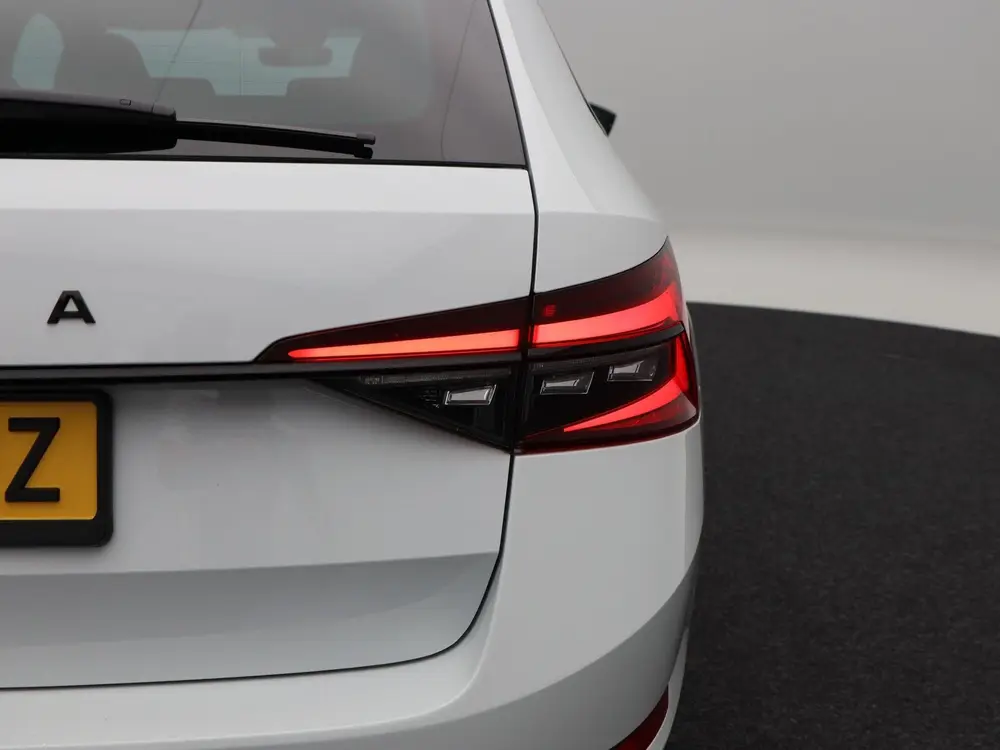 Skoda Superb 1.5 TSi ACT 150 Pk Automaat Sportline Bus uit 2019, foto 13