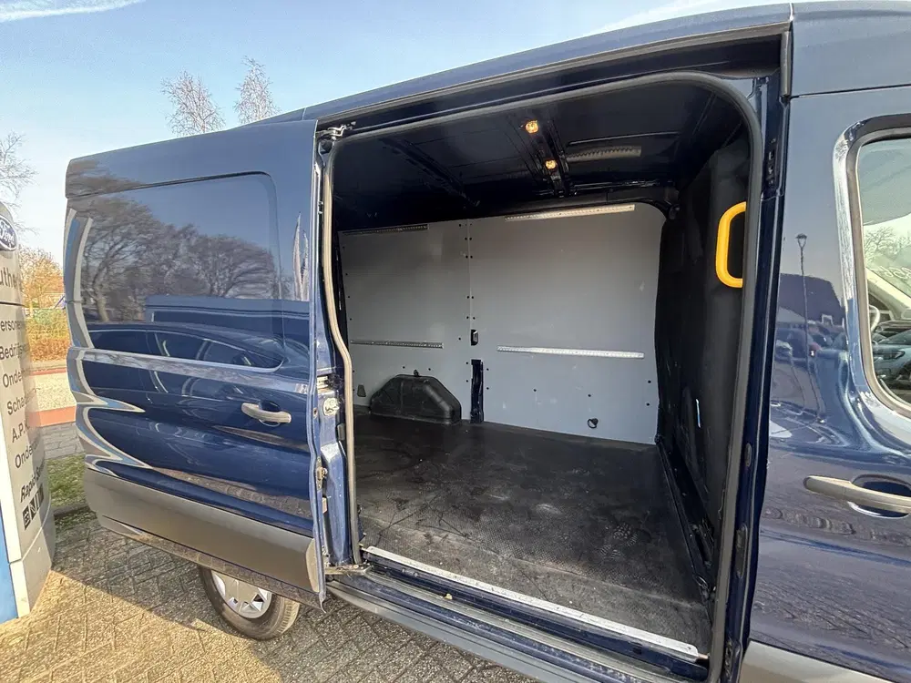Ford Transit 350 2.0 TDCI L2H2 Trend uit 2024, foto 10