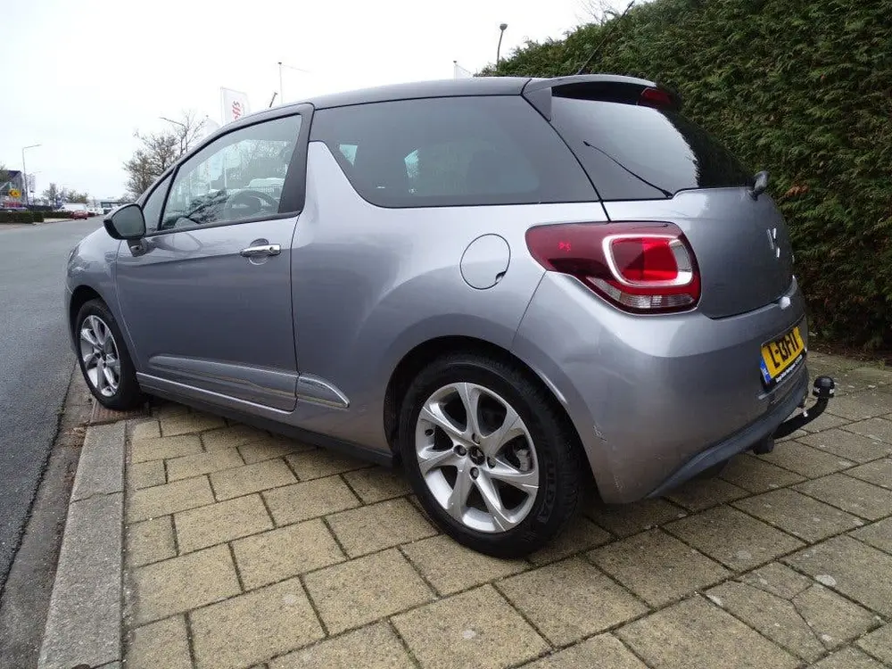 DS Automobiles 3 Ds DS 3 1.2 PT CON. CHIC-Clima-Navi-Led-Blth-Pdc-Came-Trkh uit 2019, foto 2