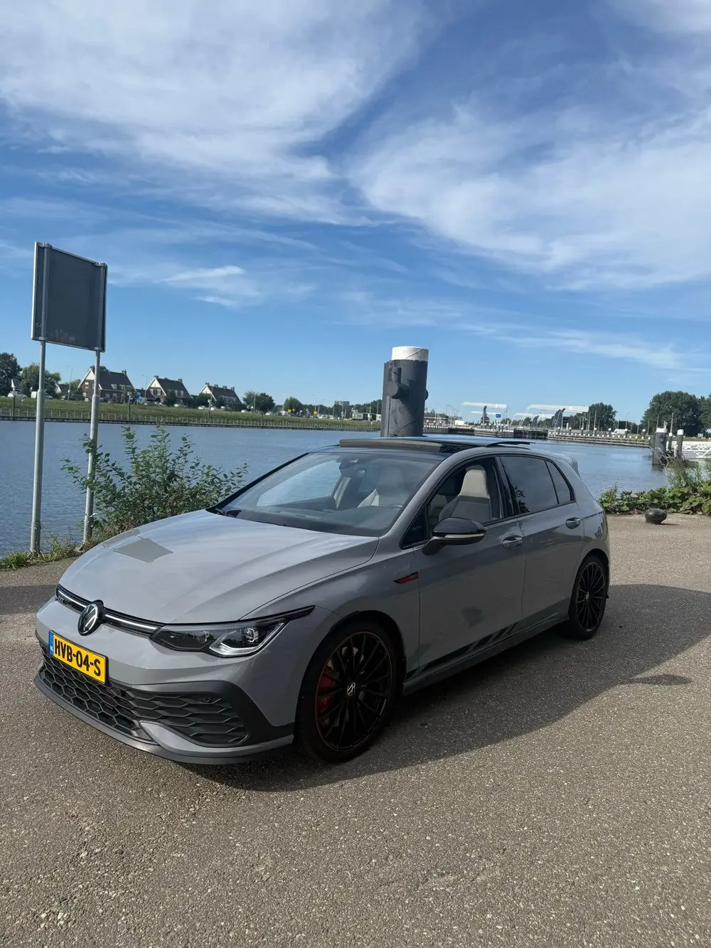 Volkswagen Golf 2.0 TSI 2024 Grijs uit 2024, foto 2