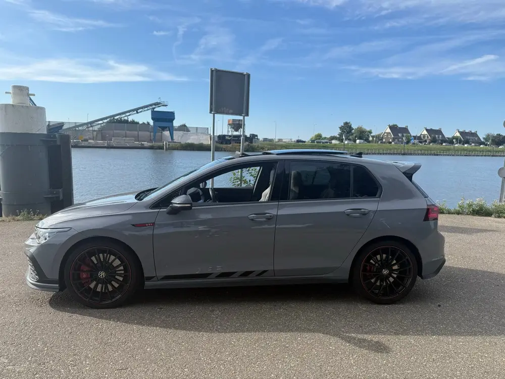Volkswagen Golf 2.0 TSI 2024 Grijs uit 2024, foto 3