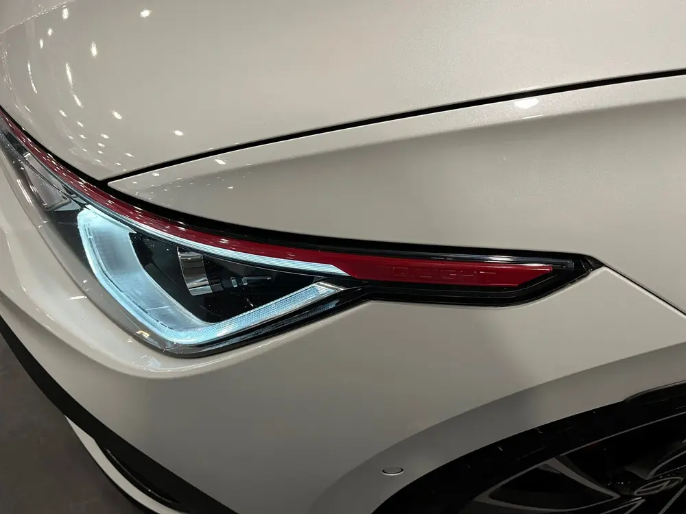 Volkswagen GOLF 2.0 TSI GTI CLUBSPORT 300PK PANO IQ LIGHT HU uit 2021, foto 15