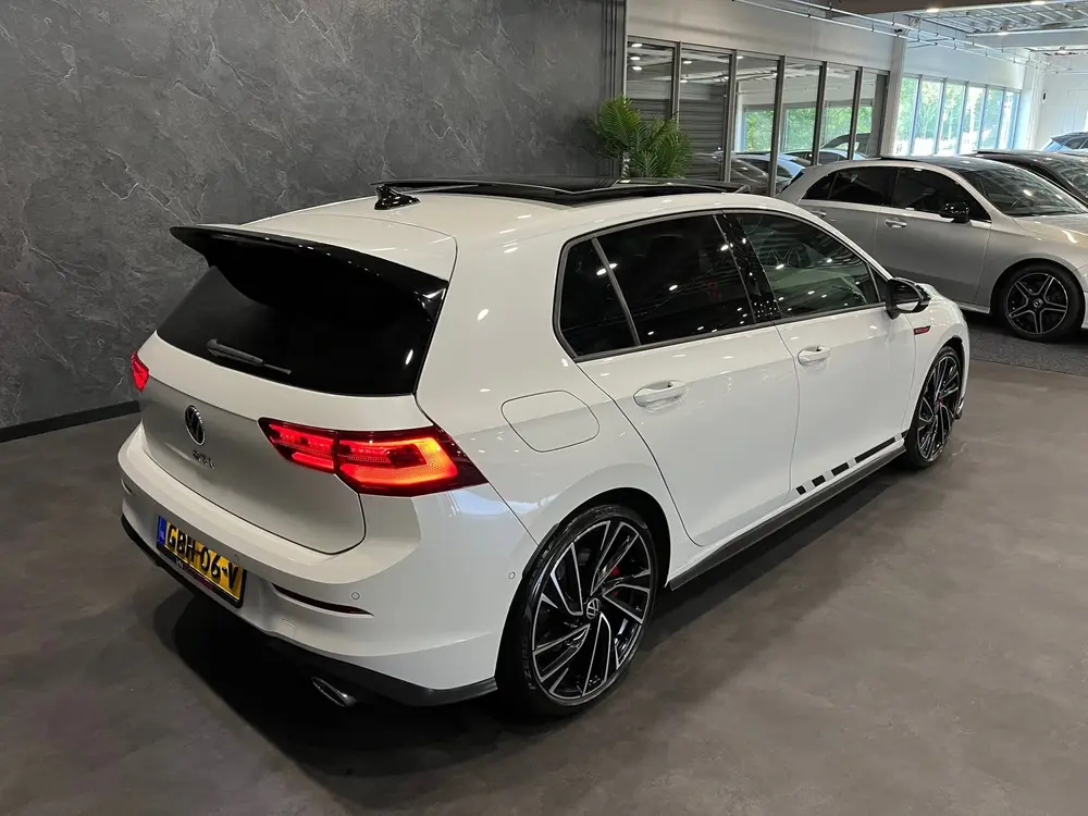 Volkswagen GOLF 2.0 TSI GTI CLUBSPORT 300PK PANO IQ LIGHT HU uit 2021, foto 3