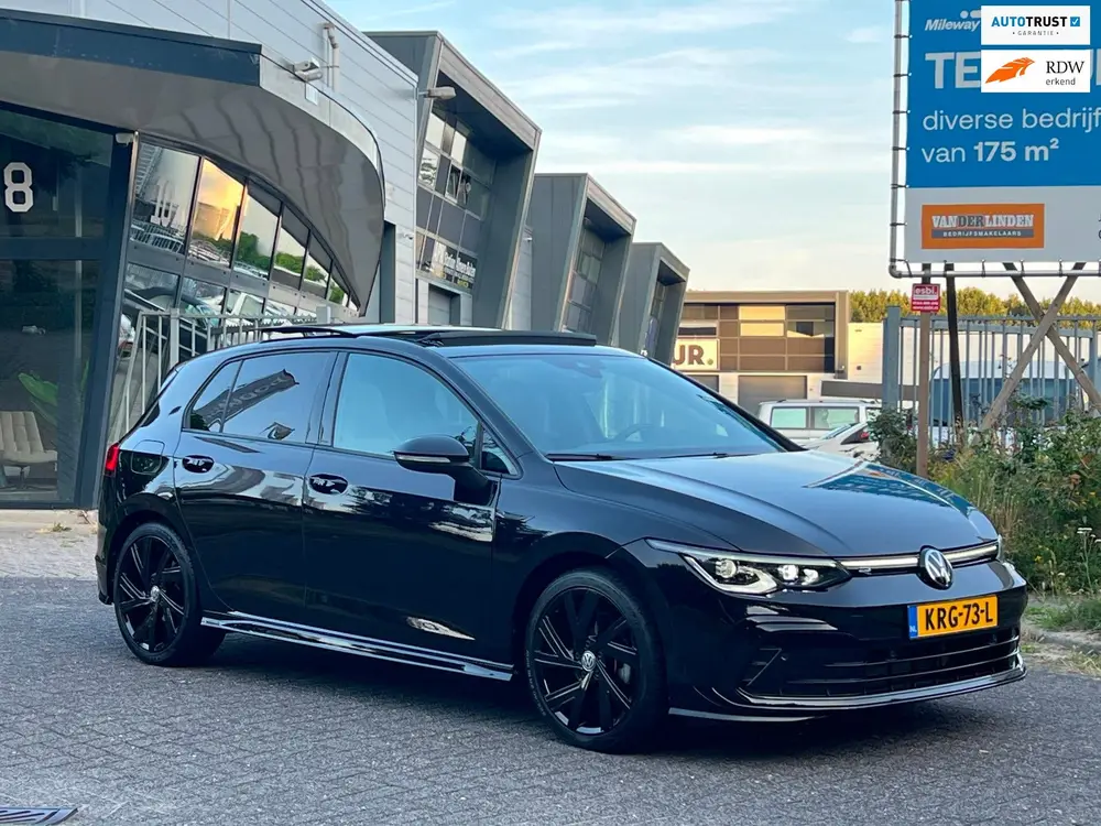 Volkswagen Golf 8 1.5 eTSI R-Line PANO LED DSG-7 BOM VOLL! uit 2024