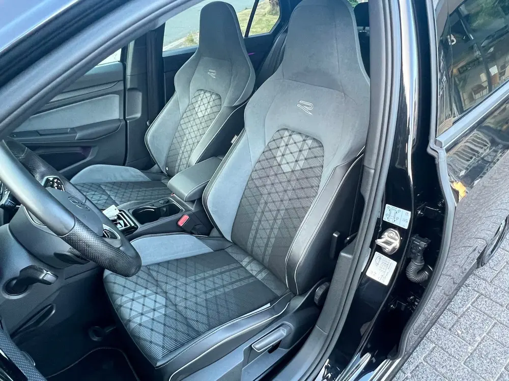 Volkswagen Golf 8 1.5 eTSI R-Line PANO LED DSG-7 BOM VOLL! uit 2024, foto 11