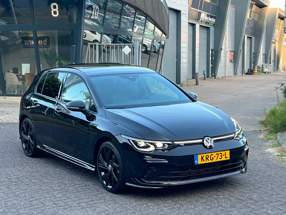 Volkswagen Golf 8 1.5 eTSI R-Line PANO LED DSG-7 BOM VOLL! uit 2024, foto 4