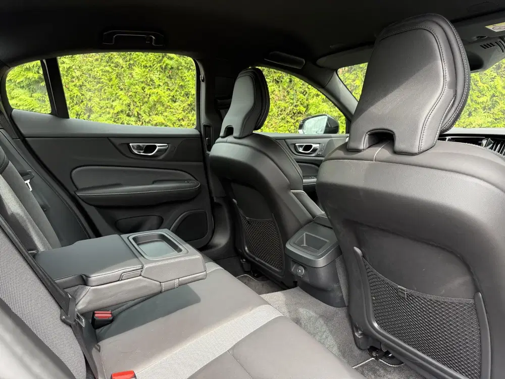 Volvo S60 B3 R-Design uit 2021, foto 12
