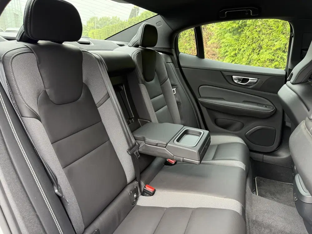Volvo S60 B3 R-Design uit 2021, foto 13