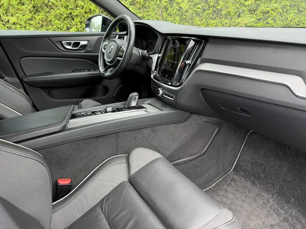 Volvo S60 B3 R-Design uit 2021, foto 14