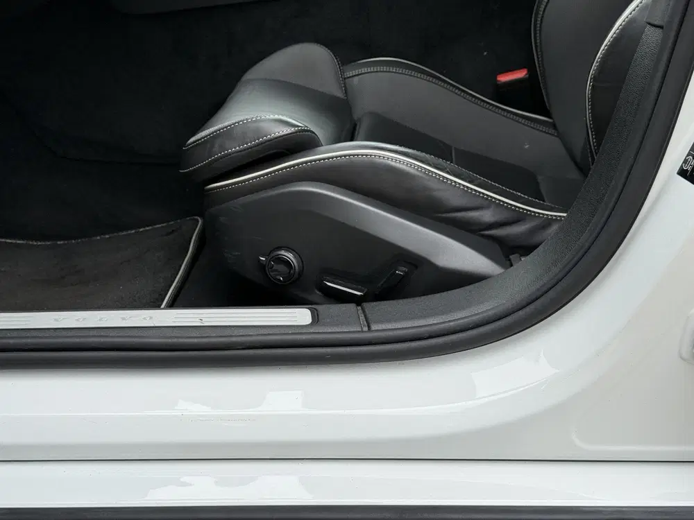 Volvo S60 B3 R-Design uit 2021, foto 18