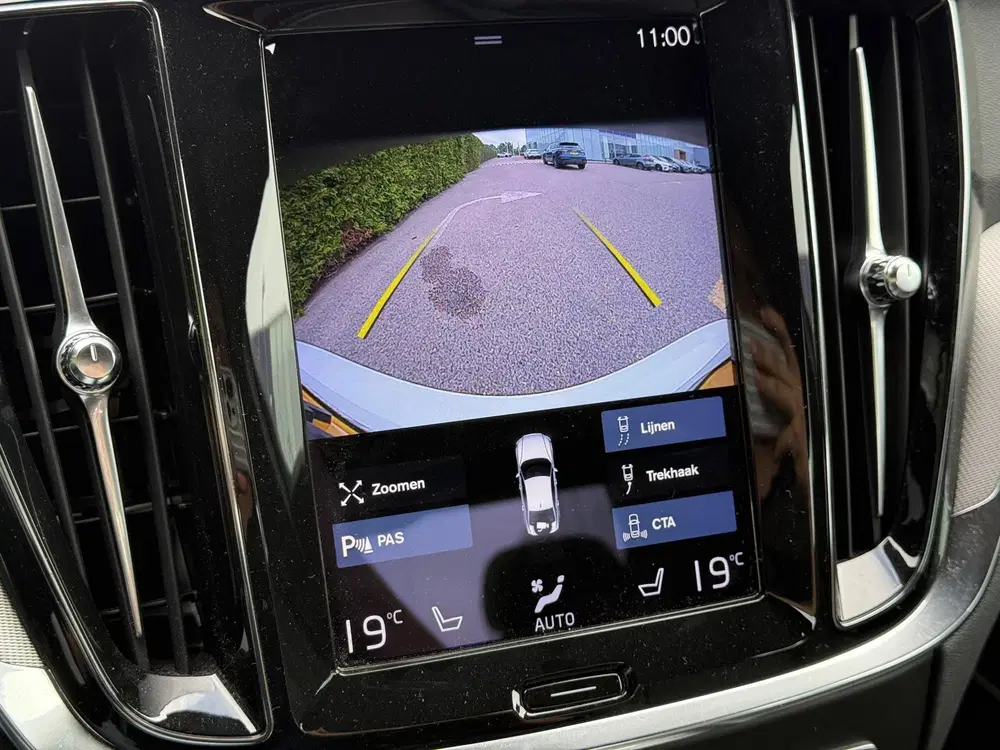 Volvo S60 B3 R-Design uit 2021, foto 4