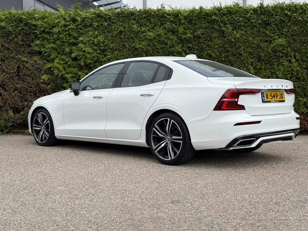 Volvo S60 B3 R-Design uit 2021, foto 8