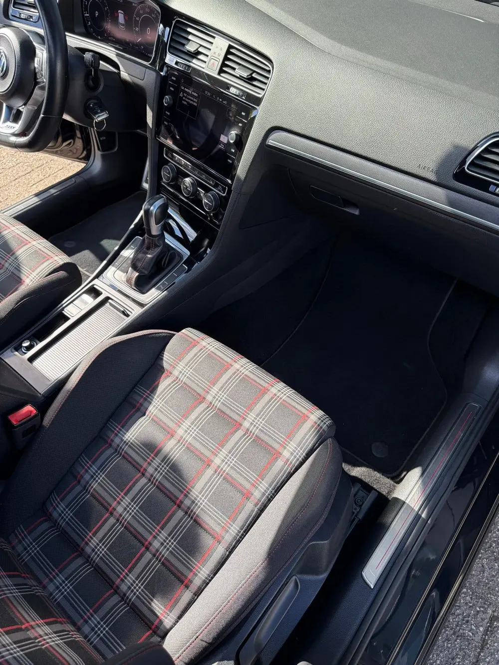 Volkswagen Golf 2.0 TSI 245pk 7-DSG 2020 Zwart uit 2020, foto 14