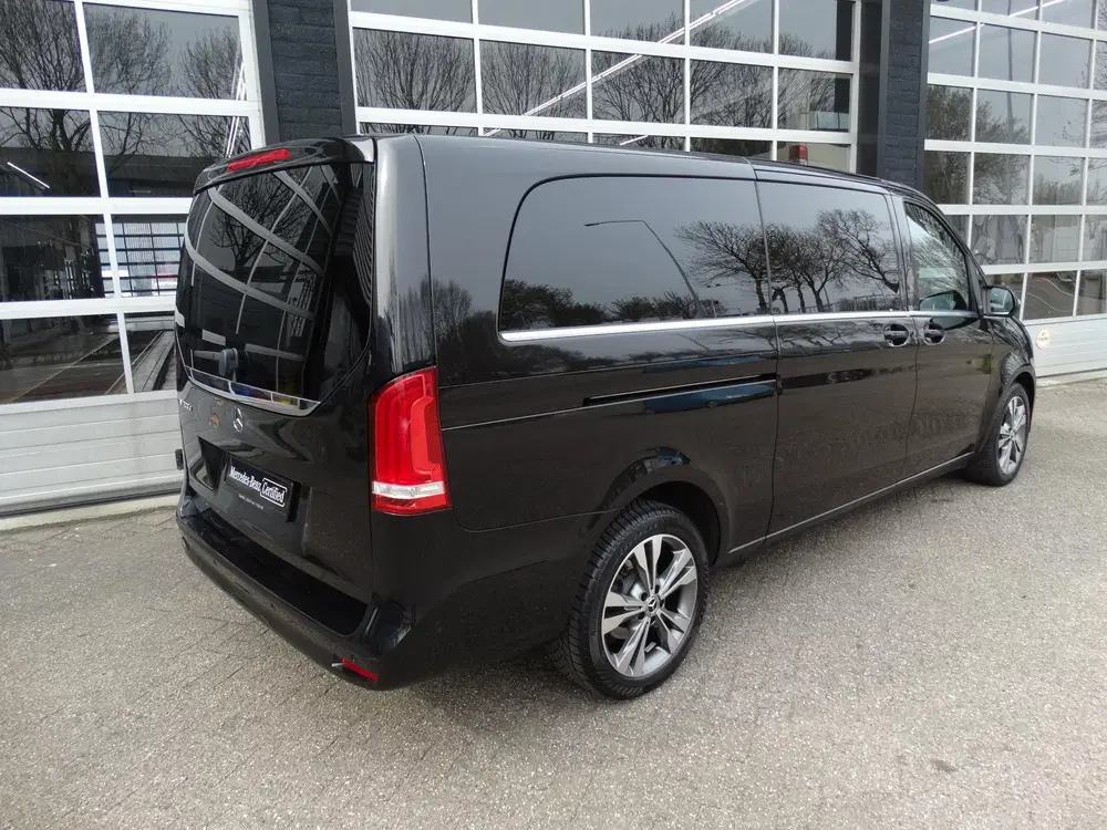 Mercedes-Benz V-Klasse 300d Extra Lang DC uit 2023, foto 2