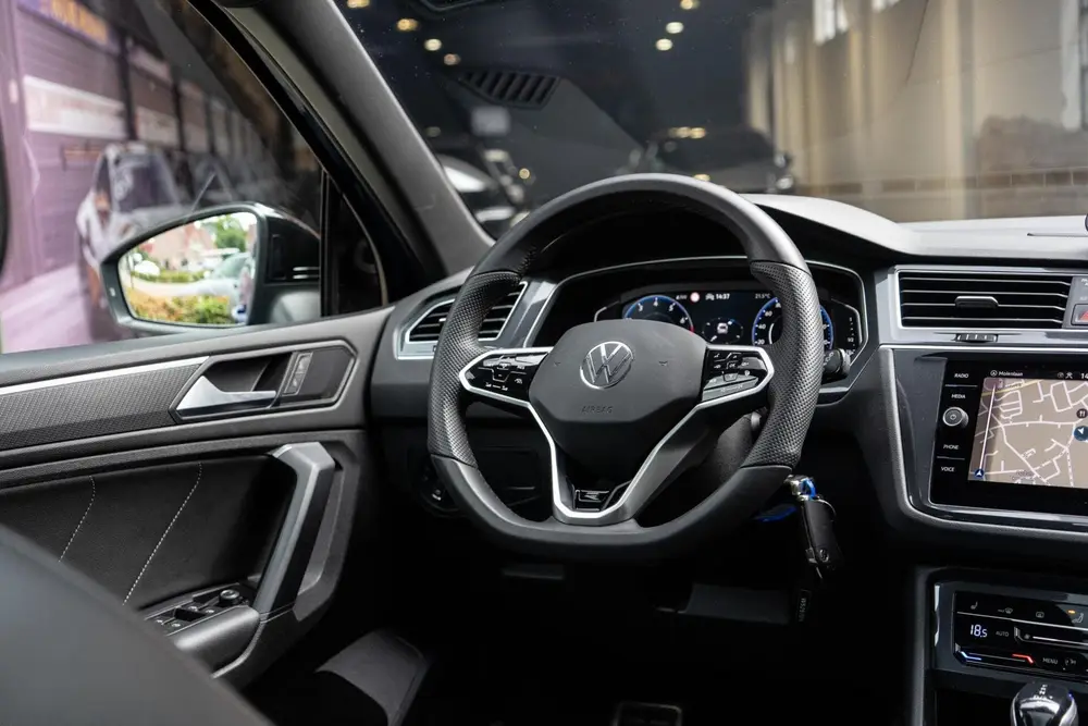 Volkswagen Tiguan 1.5 TSI R-Line Pano / Trekhaak / Camera uit 2020, foto 11