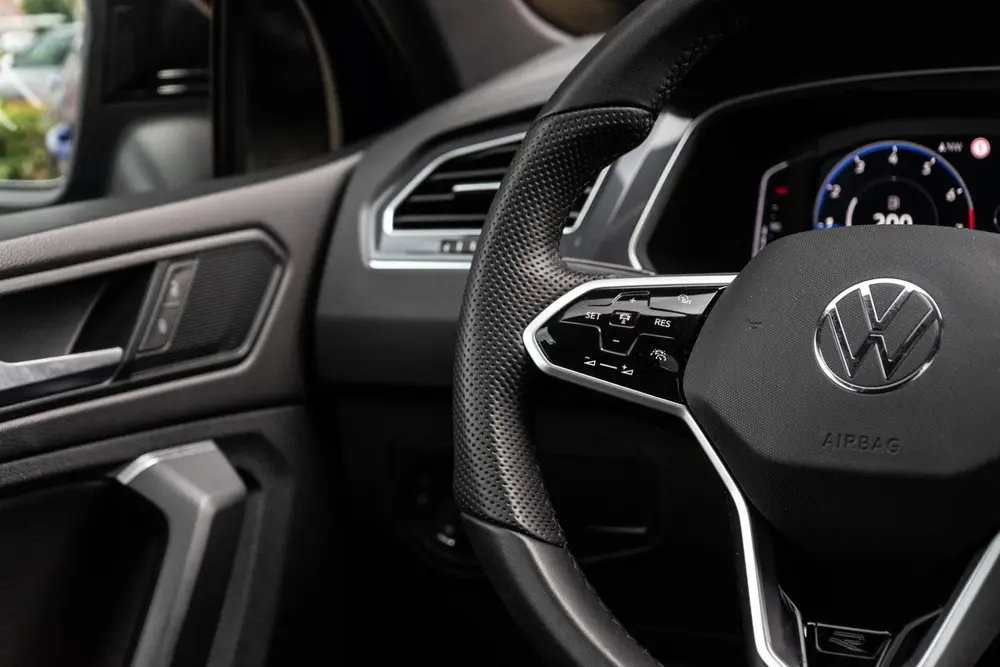 Volkswagen Tiguan 1.5 TSI R-Line Pano / Trekhaak / Camera uit 2020, foto 14