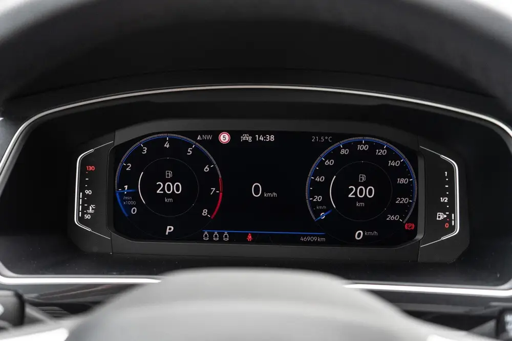 Volkswagen Tiguan 1.5 TSI R-Line Pano / Trekhaak / Camera uit 2020, foto 15
