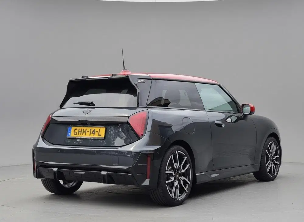 Mini John Cooper Works Cooper E John Cooper Works M 40.7 kWh uit 2024, foto 3