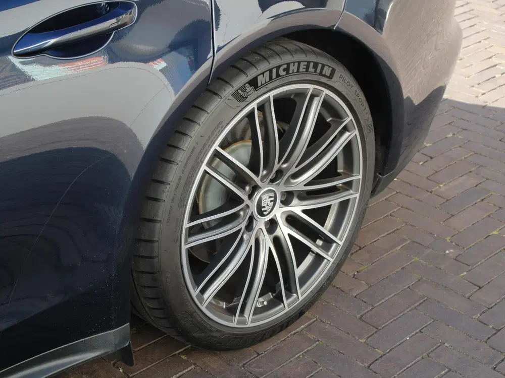 Porsche Panamera 4 E-Hybrid uit 2021, foto 17