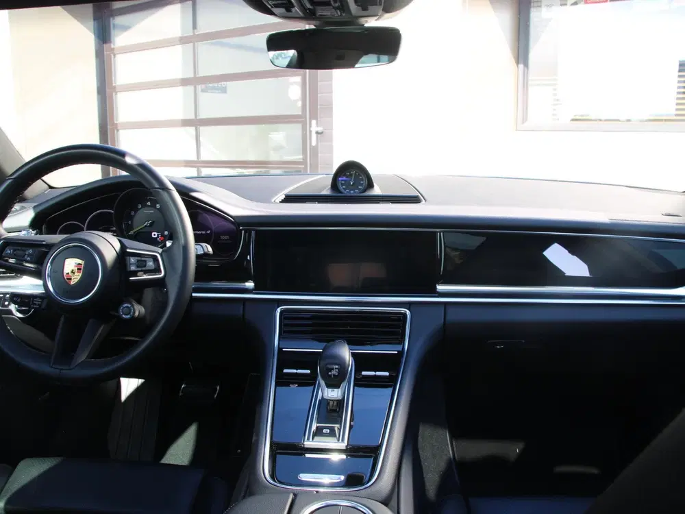 Porsche Panamera 4 E-Hybrid uit 2021, foto 3