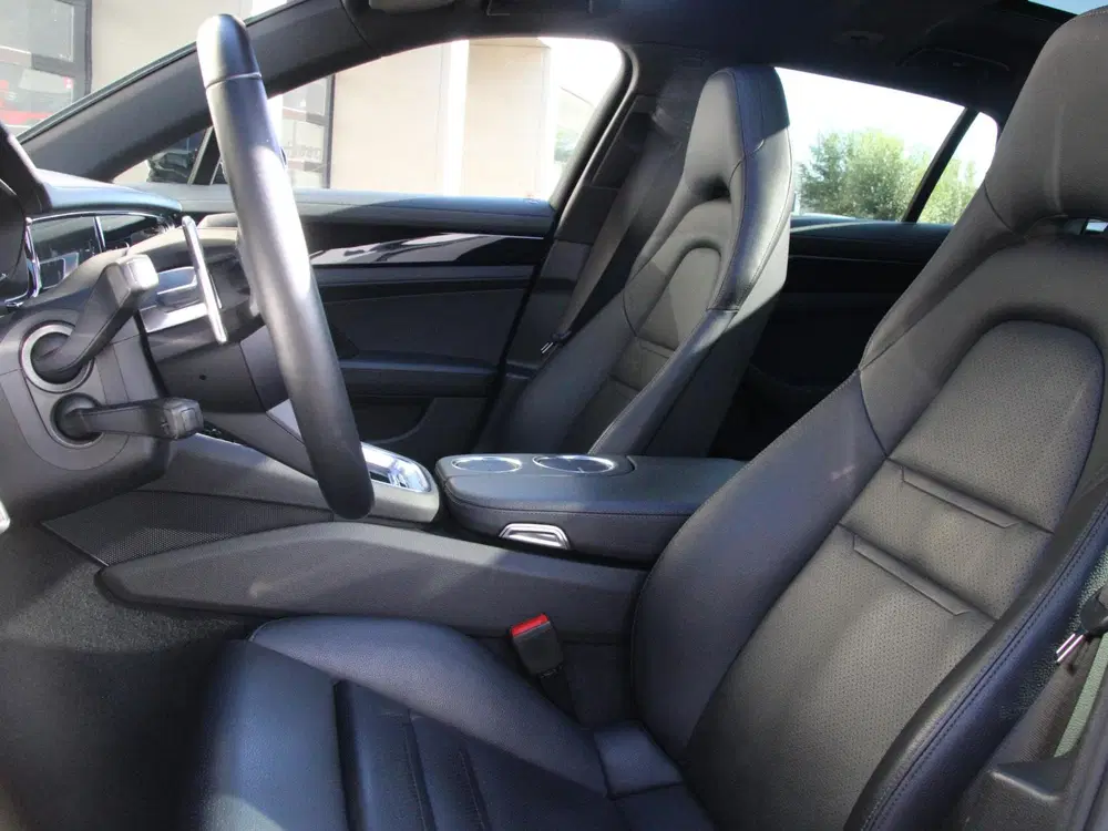 Porsche Panamera 4 E-Hybrid uit 2021, foto 4