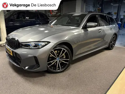 BMW 3-serie 330e xDrive M-pakket facelift uit 2023