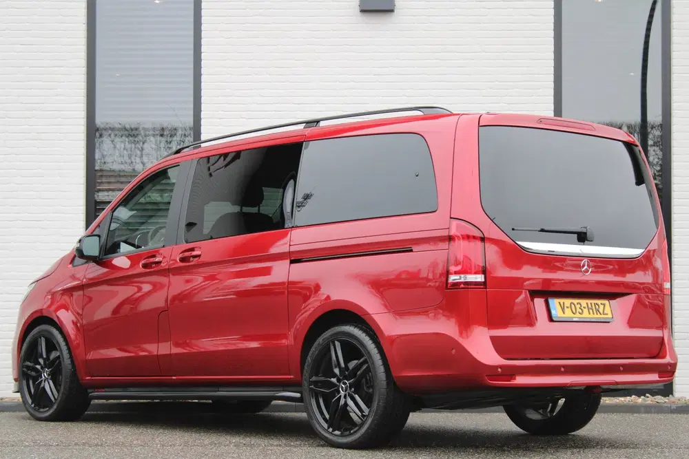 Mercedes-Benz V-Klasse 300d uit 2023, foto 10